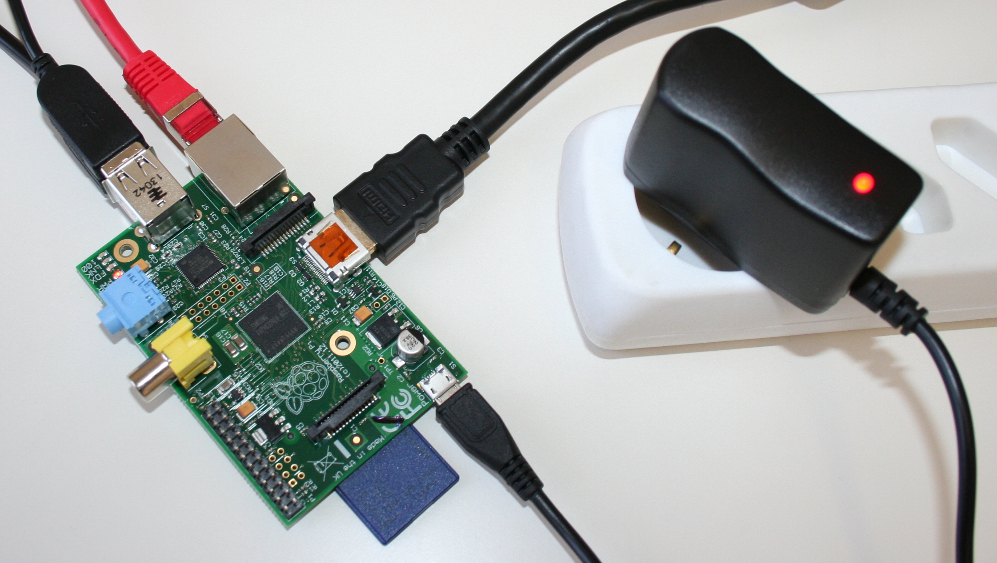 MicroUSB und Netzteile für Raspberry Pi als Thin Client